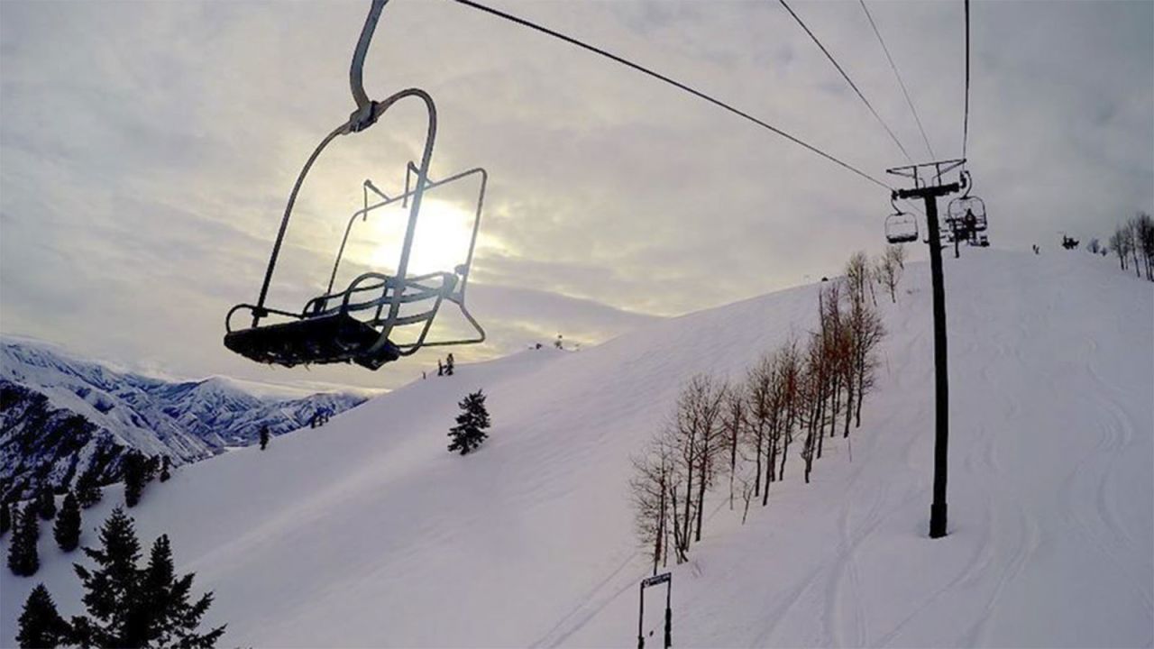 Founded by Robert Redford, this picturesque mountain resort is located on the slopes of Mount Timpanogos in Utah, and offers outdoor activities such as river rafting, horseback riding, fly fishing and skiing.