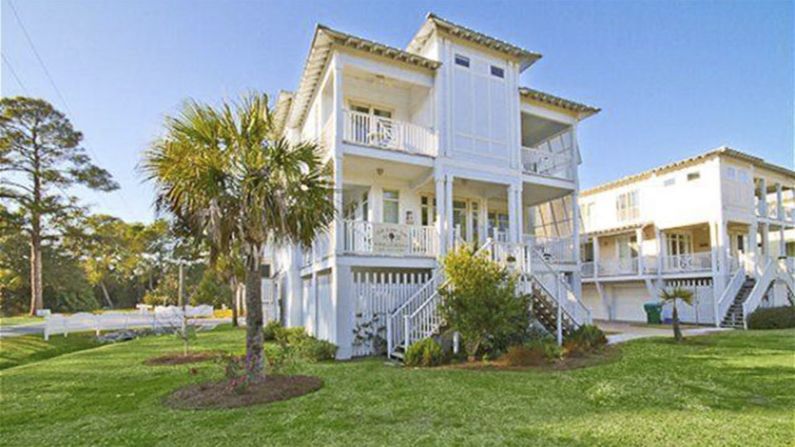 This culinary-friendly home in Tybee Island, Georgia, is equipped with a fully stocked kitchen and boasts an outdoor shower and wraparound porch. 