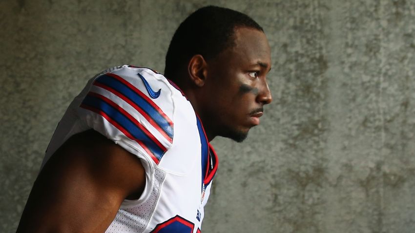PHILADELPHIA, PA - DECEMBER 13:  LeSean McCoy #25 of the Buffalo Bills walks out of the tunnel onto the field before playing against the Philadelphia Eagles at the start of the game at Lincoln Financial Field on December 13, 2015 in Philadelphia, Pennsylvania.  (Photo by Elsa/Getty Images)