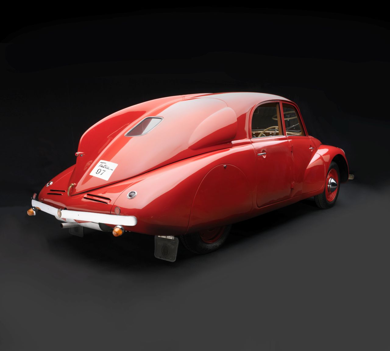 Several cars from the Art Deco era adopted a 'teardrop' form: a streamlined aesthetic that aids in aerodynamics. 