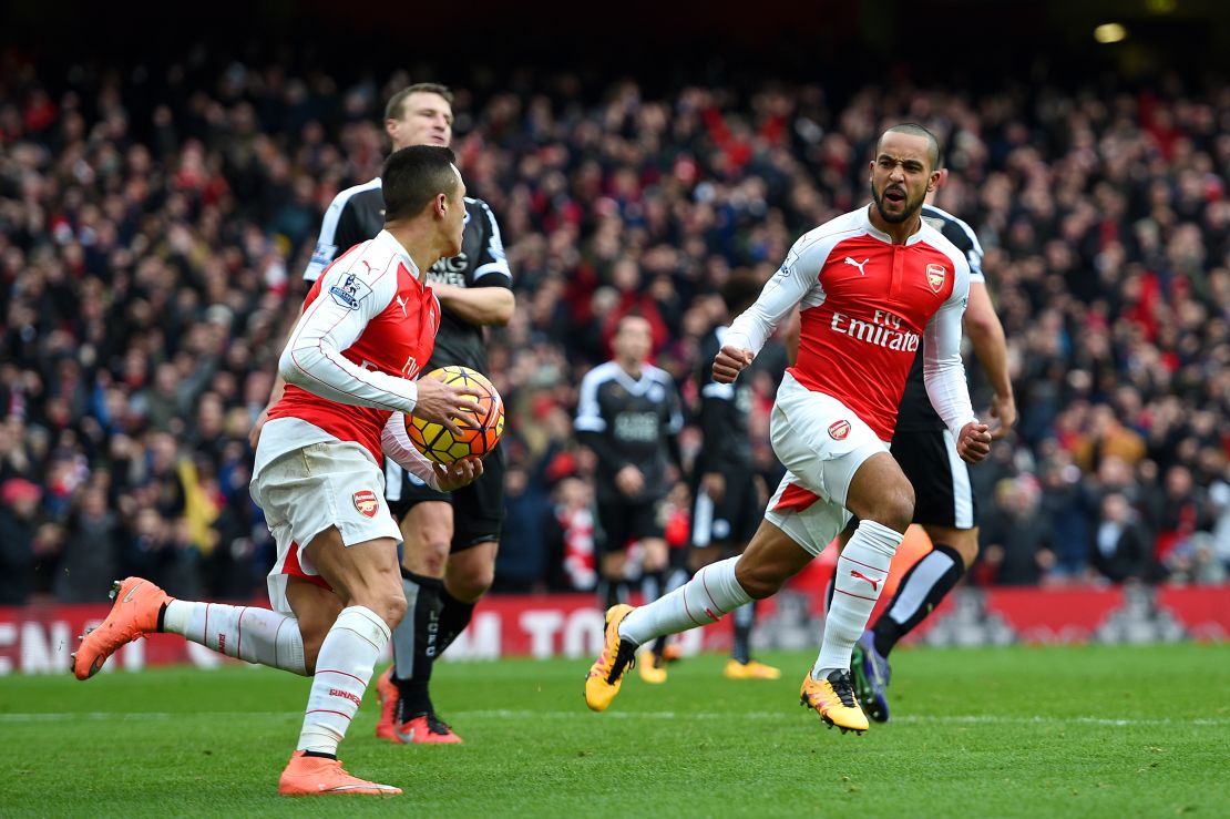 Substitute Theo Walcott drew Arsenal level at 1-1 against 10-man Leicester City in the 70th minute at the Emirates.