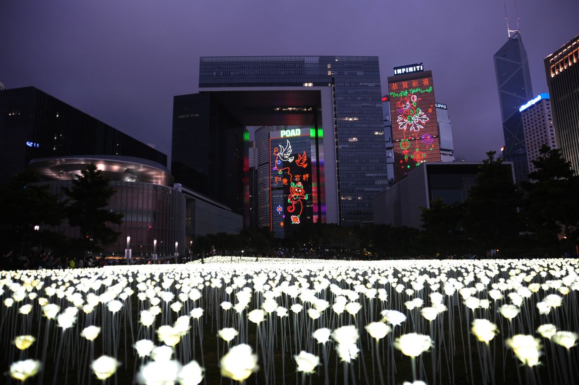 The first Light Rose Garden opened outside Dongdaemun Design Plaza in Seoul back in 2014 becoming a local hotspot and featuring in popular Korean TV dramas. 