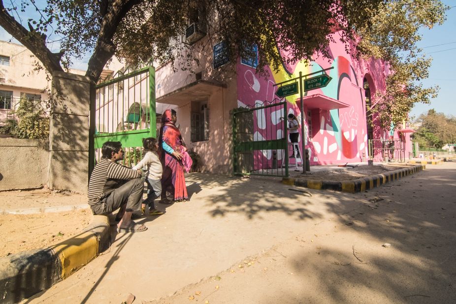 "Pink" by DWAZETA.<br /><br />In this piece, Polish street art group DWAZETA chose abstract forms to refer to the flow of Delhi streets, reflecting their hectic, crowded yet colorful nature. <em>(Photograph by Akshat Nauriyal)</em>
