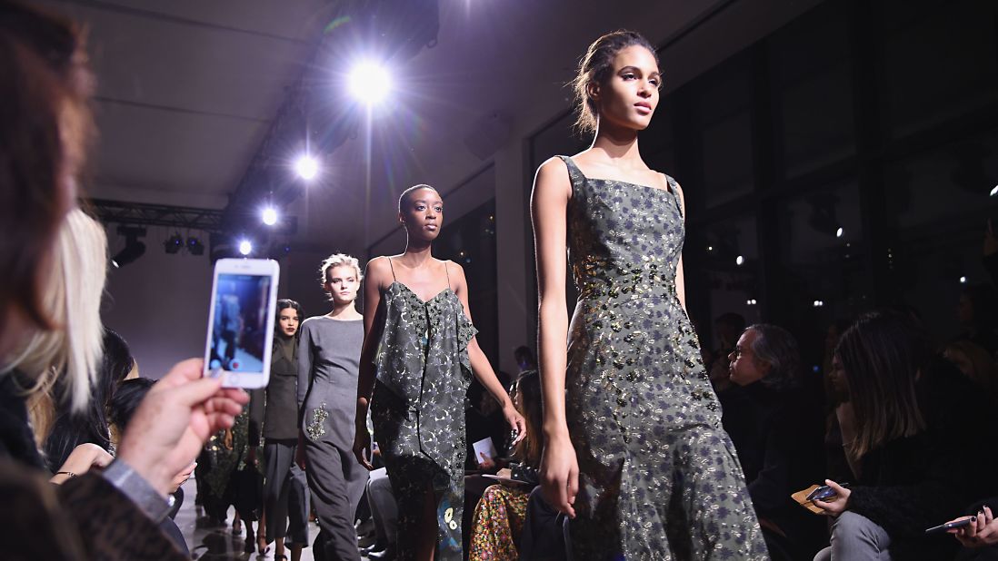 Louis Vuitton Spring 2018  Fashion, Black female model, Female models