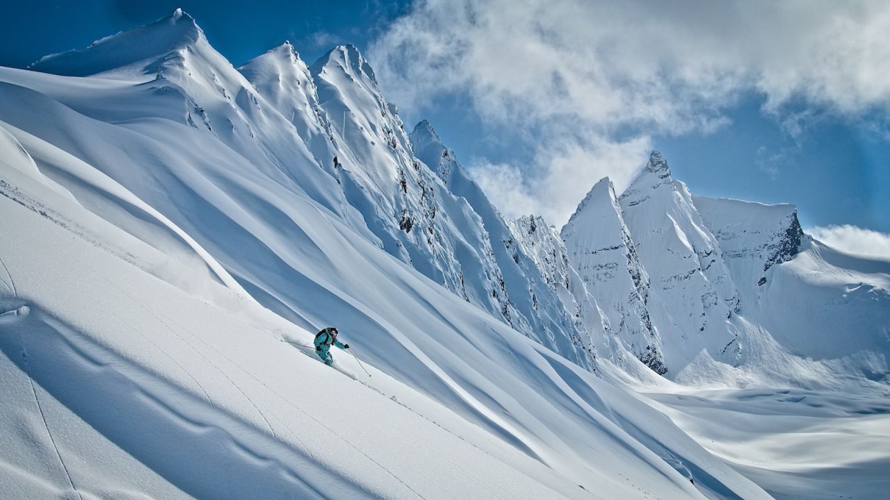 <strong>The Chugach Mountains: </strong>This mountain range surrounding Valdez receives an annual average of nearly 700 inches of snow. Its coastal proximity means moist snow and more stability on steep slopes.