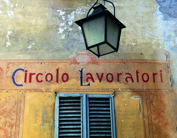 A painted sign for  the Circolo Lavoratori  in Bellano (Lecco).