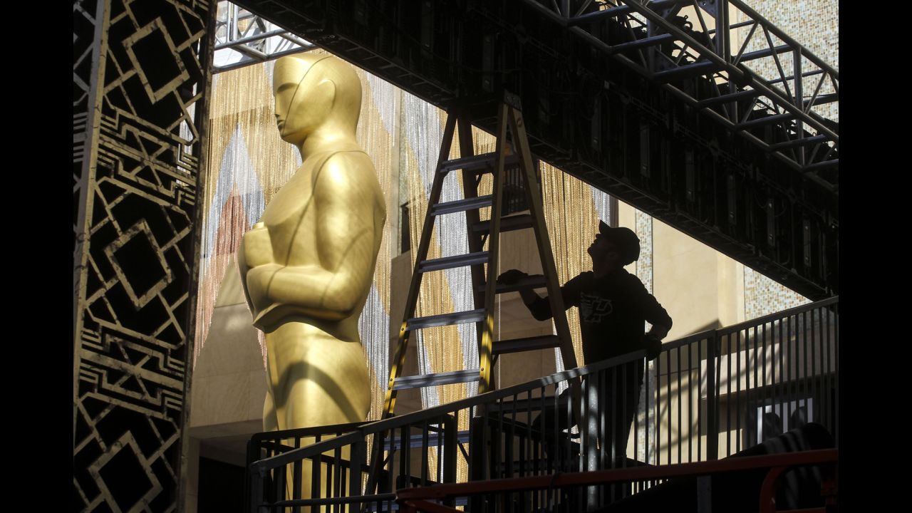 A worker prepares the Dolby Theatre for the Academy Awards, which take place Sunday, February 28, in Hollywood, California. <a href="http://www.cnn.com/2016/02/19/world/gallery/week-in-photos-0219/index.html" target="_blank">See last week in 31 photos</a>