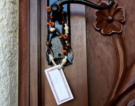 Similarly, Las Ventanas al Paraiso, A Rosewood Resort in Mexico also employs local craftspeople to make its door hangers. The hangers are actually made from necklaces that are traditional in the region. 