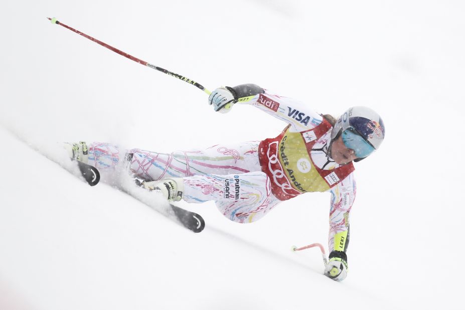 Vonn crashed towards the end of her run. She looked like she was about to register the fastest time of the day when she crashed.