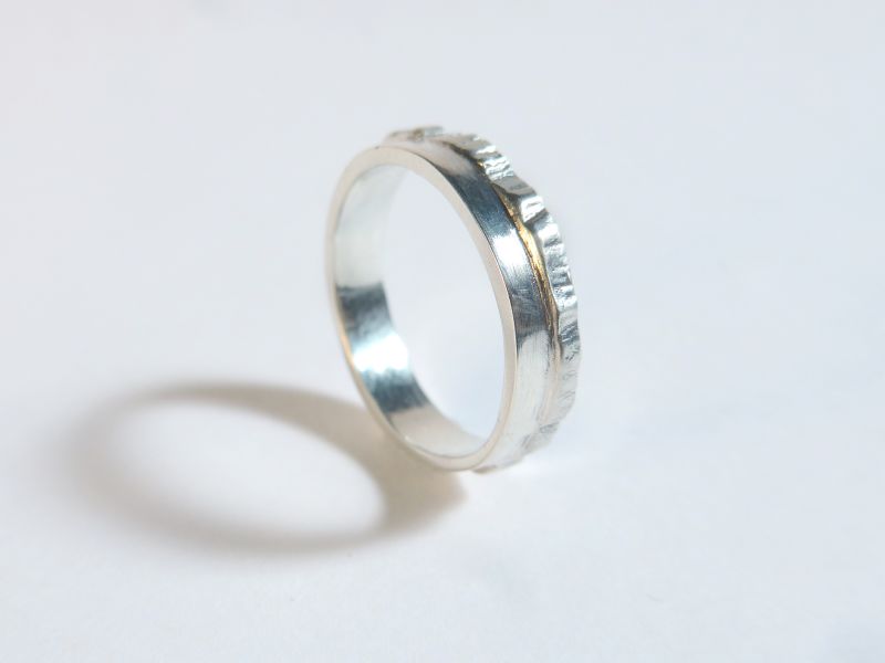 What do engagement rings for men look like? | CNN