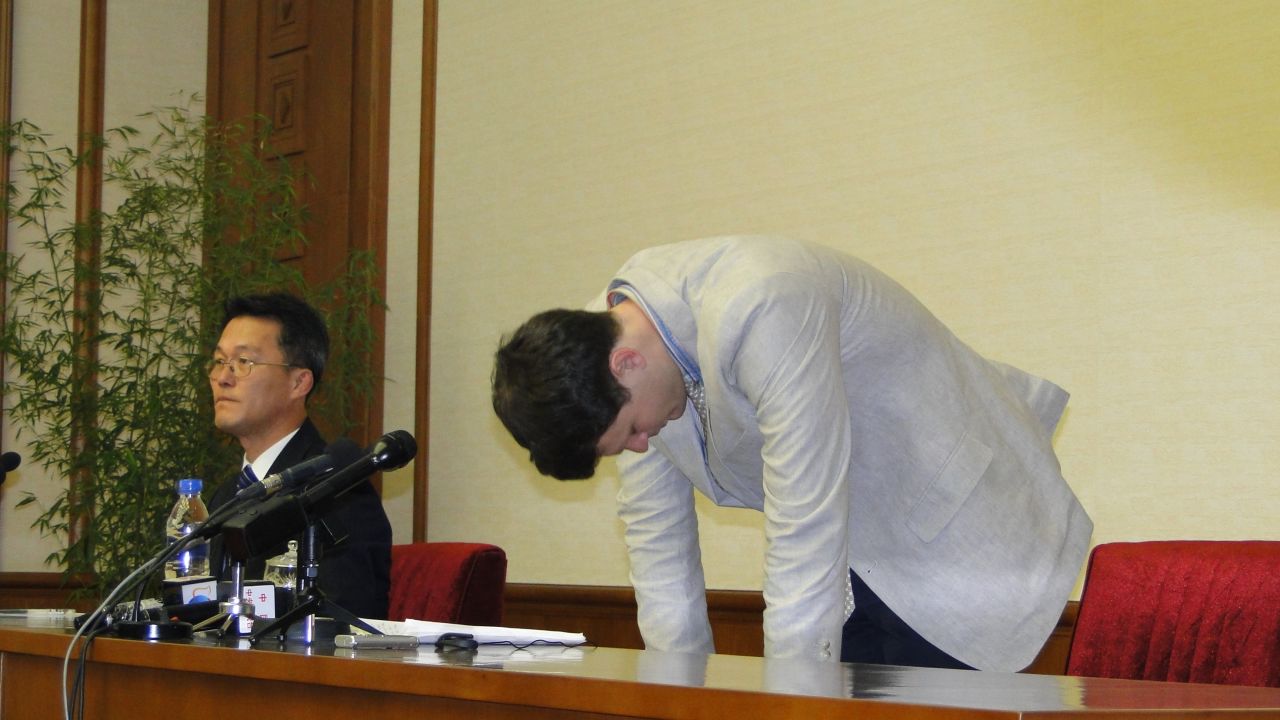 Warmbier bowed, apologizing to "the Korean people" and said he was manipulated by the U.S. government.