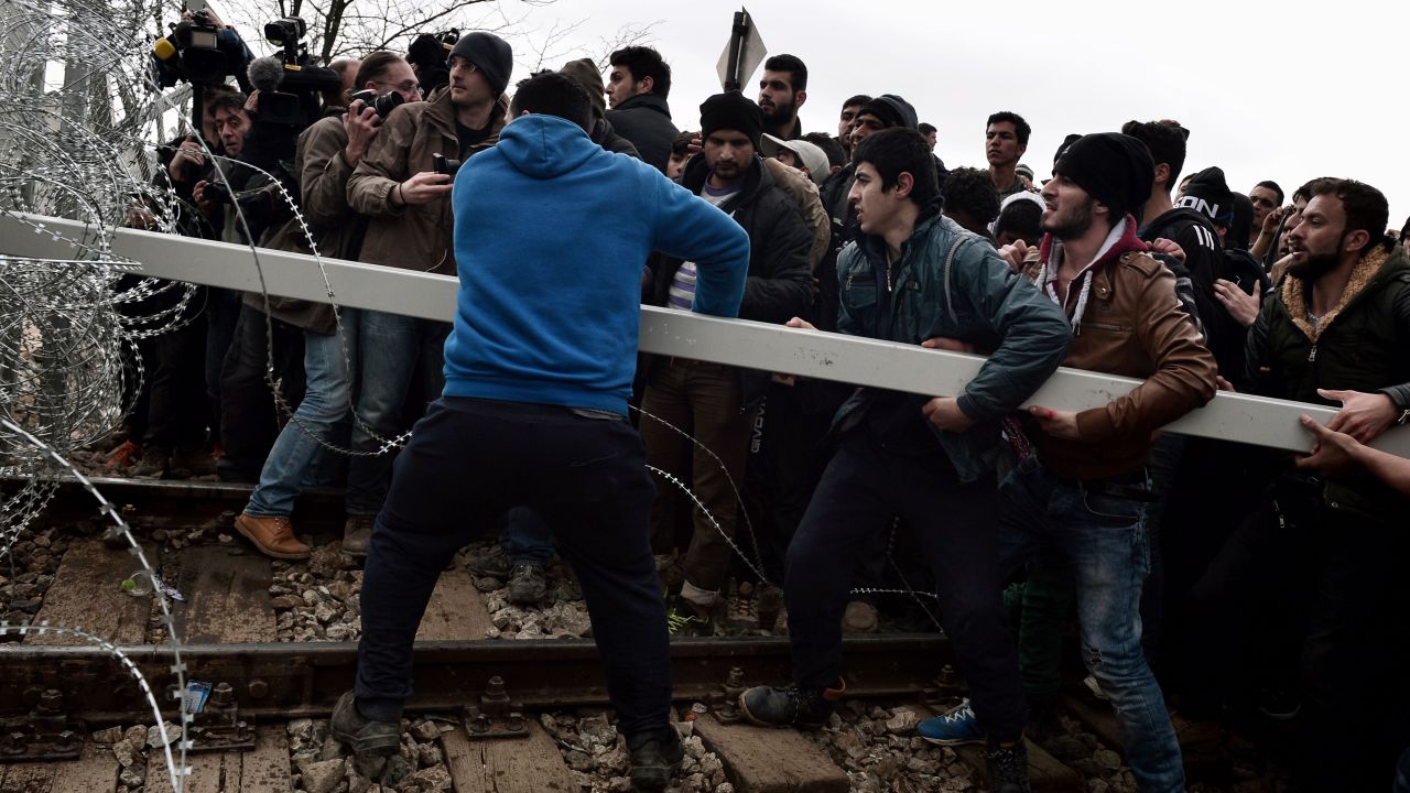 Migrants ram the border fence between Greece and Macedonia at a camp near the village of Greek village of Idomeni.