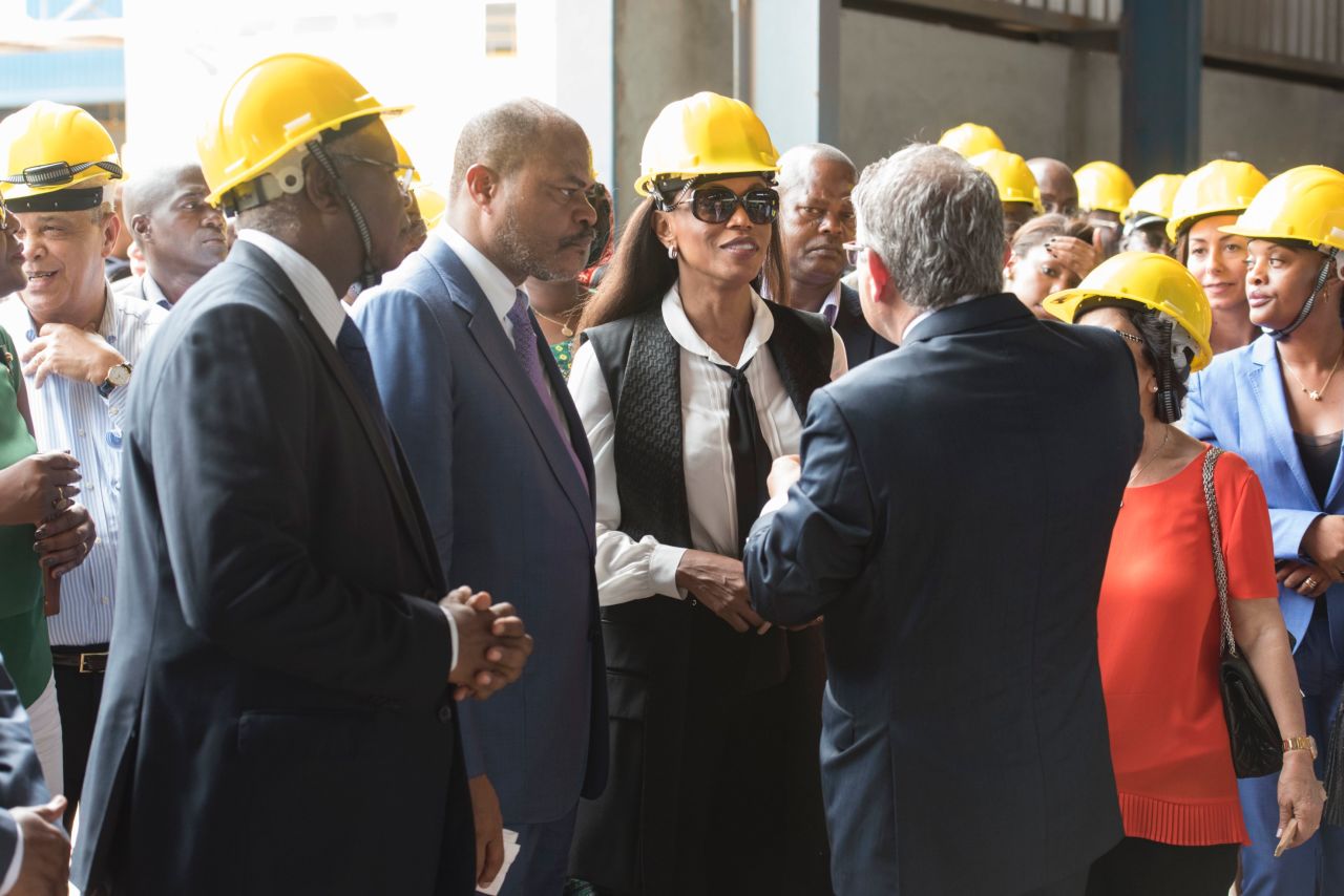 Choucair greeting Economic Minister Abraão Gourgel and First Lady Ana Paula dos Santos at the facility. The project enjoys government support, in the hope it can reduce Angola's reliance on costly imports. 