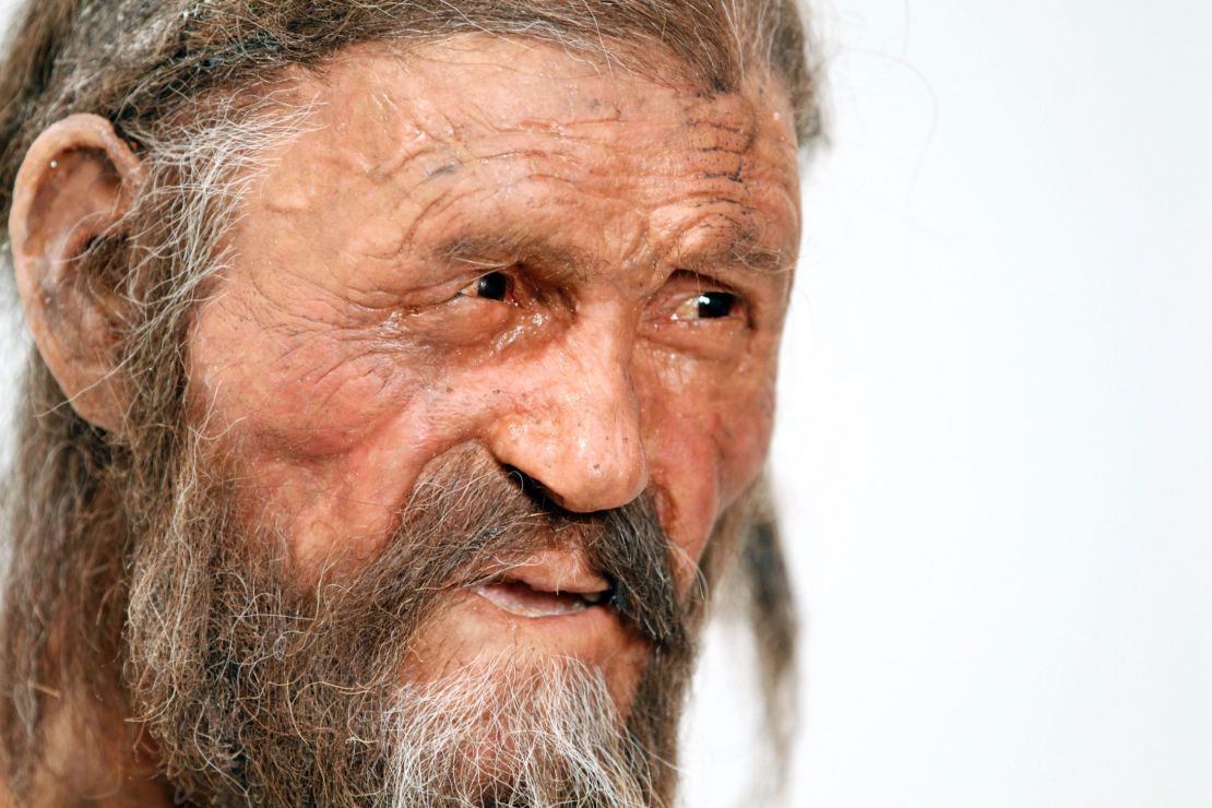 A statue representing Otzi is displayed at the Archaeological Museu of Bolzano. 