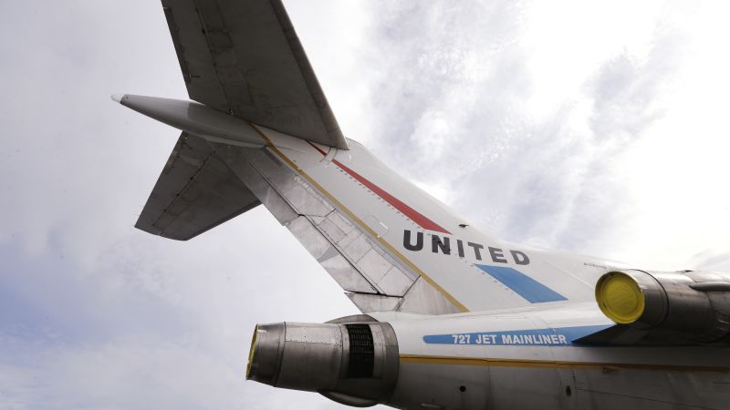 Last flight of the first Boeing 727 | CNN
