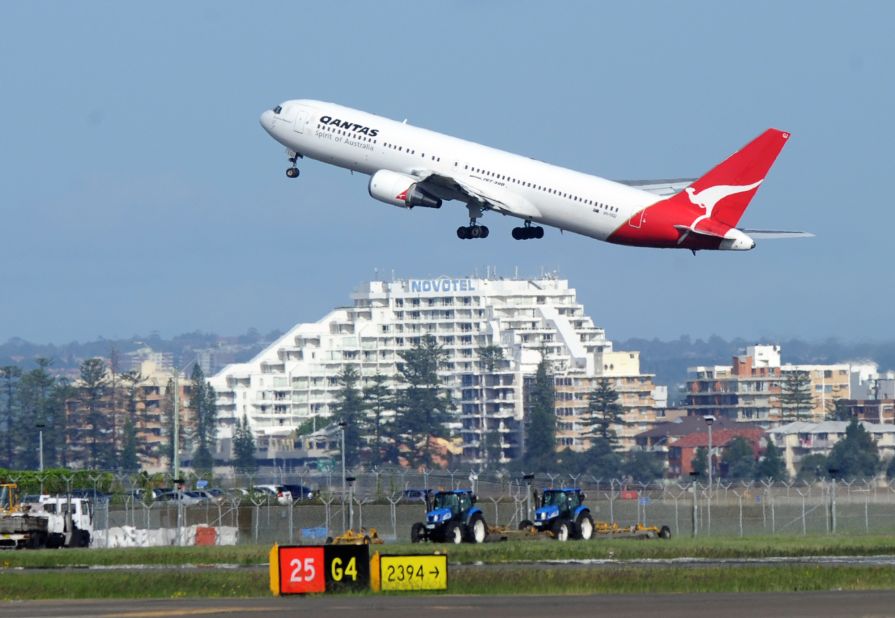 The 757 is often confused with Boeing's larger 767. Coming in three size variants, the 767 was the company's first wide-body twin-jet and took its first flight in 1981. Differences between the two Boeing families include size, nose shape and position of the front wheel.