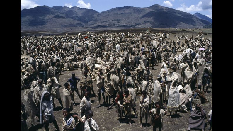 <strong>Picture of hunger:</strong> A period of drought <a href="http://webra.cas.sc.edu/hvri/feature/oct2013_dom.aspx" target="_blank" target="_blank">beginning in 1981</a> wiped out harvests and led to famine conditions in Ethiopia starting in 1983. Here, refugees in the Wollo district wait at a government site to receive food. By March 1984, the Ethiopian government estimated that 5 million people were at risk of starvation.