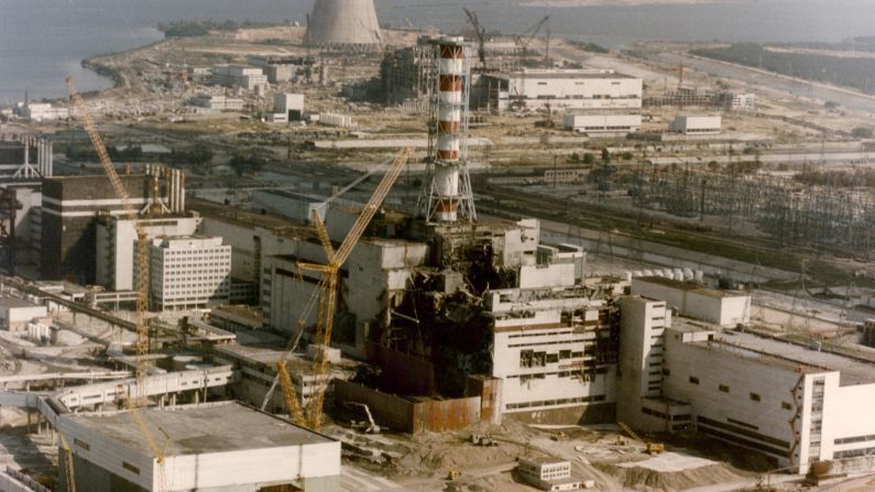 <strong>Chernobyl meltdown:</strong> On April 26, 1986, a series of explosions within a nuclear power plant led to a partial meltdown in Ukraine. That accident, which killed 32 people, introduced the world to the town of Chernobyl, a name that's become inextricably linked to the specter of nuclear disaster. Ultimately, 2 million people were affected by the radiation produced by the <a href="index.php?page=&url=http%3A%2F%2Fwww.cnn.com%2F2013%2F08%2F18%2Fhealth%2Fhelping-chernobyl-children%2Findex.html" target="_blank">explosion,</a> which was 400 times more powerful than the Hiroshima atomic bomb in 1945.