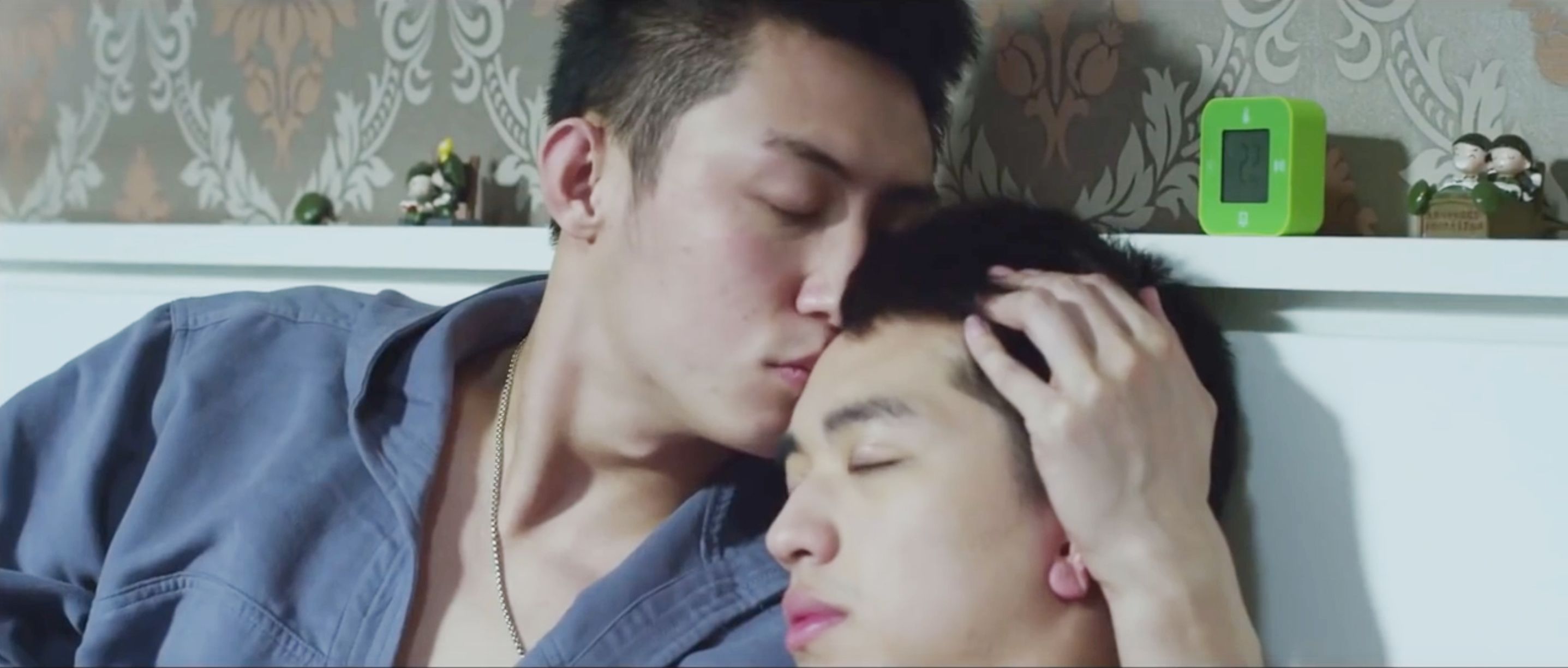 2874px x 1224px - China bans same-sex romance from TV screens | CNN