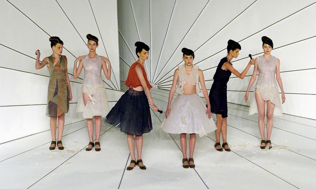 Louis Vuitton Spring 2001 Ready-to-Wear Collection