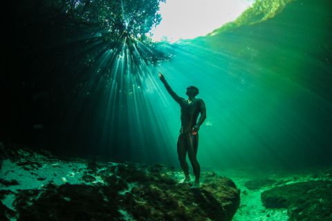 World champion freediver Alexey Molchanov poses without the assistance of breathing equipment, in this ethereal underwater series by photographer <a href="http://www.liabarrettphotography.com/" target="_blank" target="_blank">Lia Barrett.</a>
