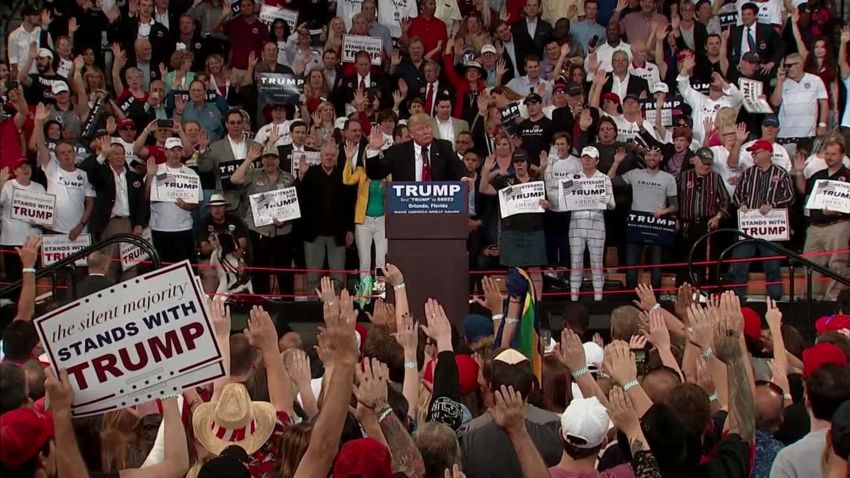 Donald Trump asks audience to raise their hands and pledge to vote_00002523.jpg