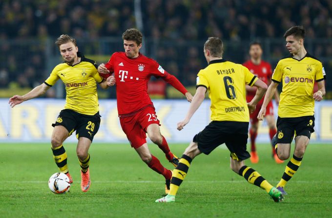 Borrusia Dortmund and Bayern Munich played out a scoreless draw as the Bundesliga's two top sides met Saturday.