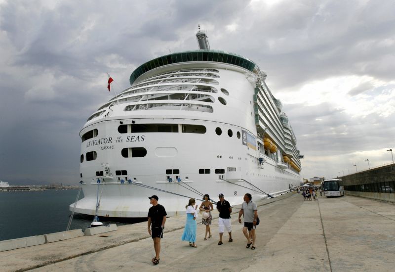 man fell off cruise ship