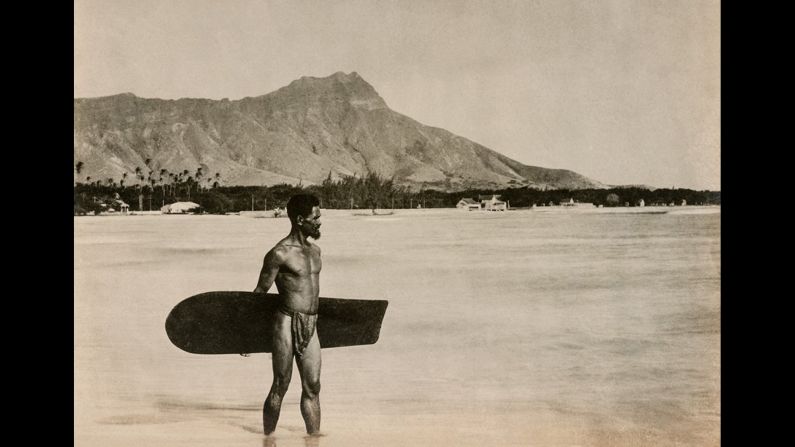 This photo, taken in Honolulu around 1890, shows a man holding an alaia surfboard that was used for riding across gentle rolling waves. The image is just one of many vintage photos compiled by Jim Heimann for <a href="index.php?page=&url=https%3A%2F%2Fwww.taschen.com%2Fpages%2Fen%2Fcatalogue%2Fpopculture%2Fall%2F01132%2Ffacts.surfing_17782015.htm" target="_blank" target="_blank">Taschen's photo book "Surfing."</a>