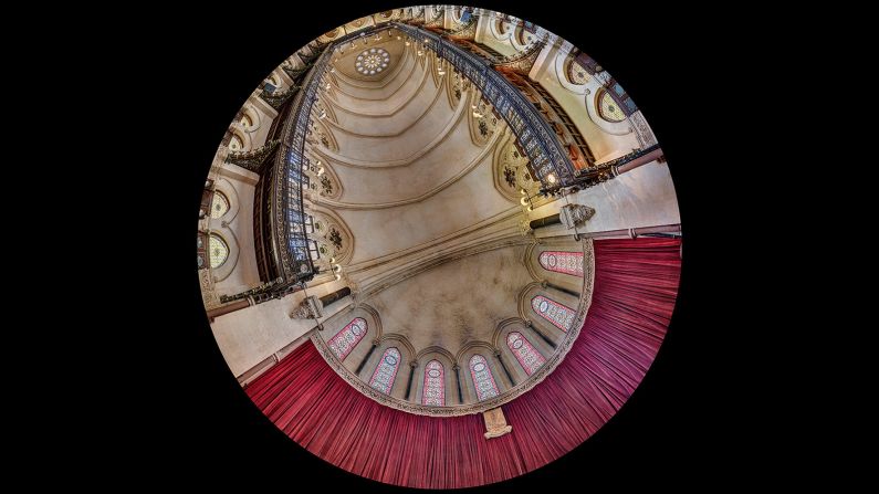 Part of the University of Mumbai, the convocation hall was deisgned by Sir George Gilbert Scorr and funded by Sir Cowasjee Jehangir Readymoney, a Parsi entrepreneur and business tycoon. 