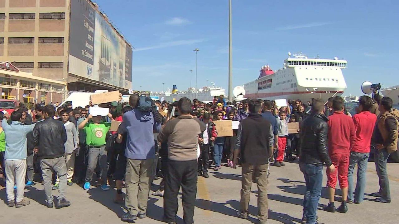 refugees stranded piraeus port greece pkg shubert _00020230
