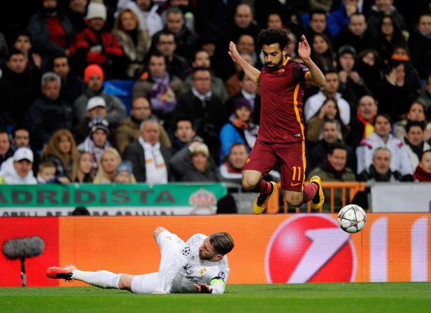 Mohamed Salah of AS Roma missed two clear shots on goal for the Italians. His speed proved difficult for the Madrid defenders, who nevertheless kept their clean sheet at home in the Champions League this season.  