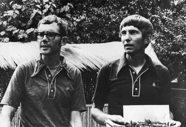 The first person reputed to have walked round the world is George Matthew Schilling, from 1897 to 1904. The first verified achievement was by David Kunst, from June 1970 to October 1974. Dunst (right, with his brother Peter) walked 23,255 kilometers (14,450 miles) through four continents.