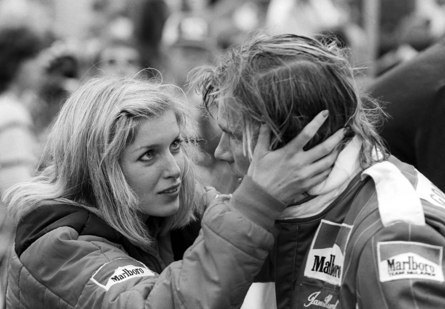 Hunt with his girlfriend Jane Birbeck at the 1977 United States Grand Prix West in Long Beach. Hunt had a long relationship with the model before marrying Sarah Lomax, with whom he had two sons, Freddie and Tom. 