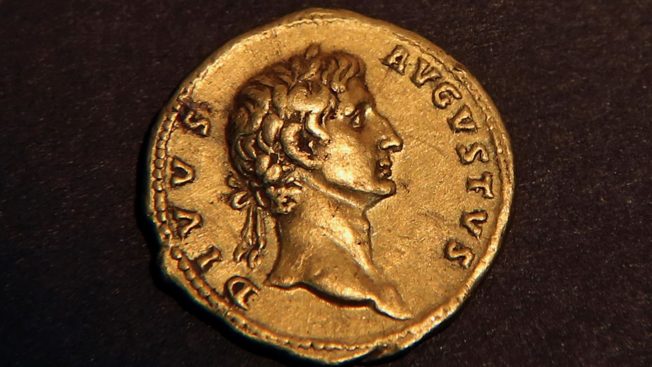 A picture taken on March 14, 2016 shows a 24 karat gold coin that was minted in Rome in 107 CE and bears the portrait of the emperor "Augustus Deified" after it was found by an Israeli hiker the previous week in the eastern Galilee before being handed to the Israeli authorities in Jerusalem.