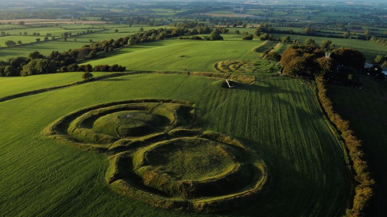 <strong>Hill of Tara:</strong> The Hill of Tara archaeological complex, ancient seat of the High Kings of Ireland and used from the Neolithic period to the 12th century, is a short distance away beside the River Boyne and can be combined with a day trip to Brú na Bóinne. 