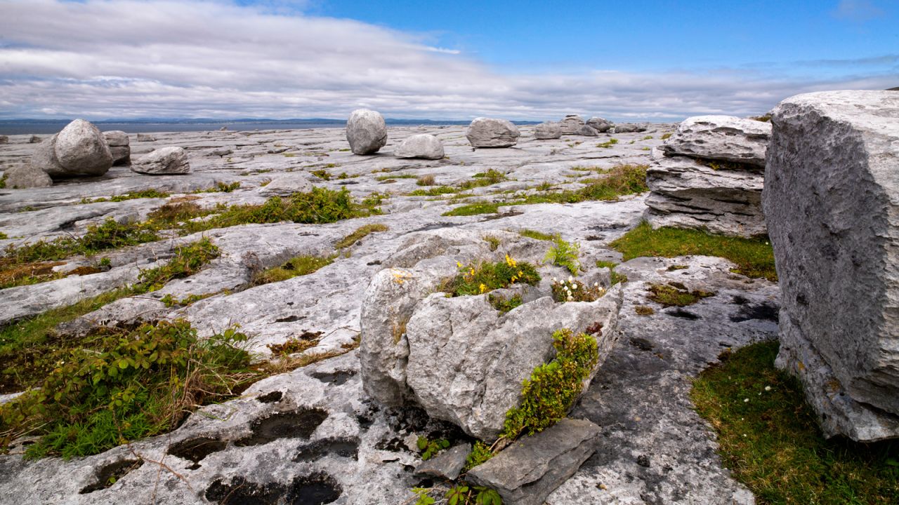 <strong>The Burren (Clare): </strong>The Burren (from the Irish word "boíreann," meaning rocky place) is a 250-kilometer-square area in south-west Ireland. It's a vast karst landscape of broken limestone, cliffs, caves, fossils and rock formations. 