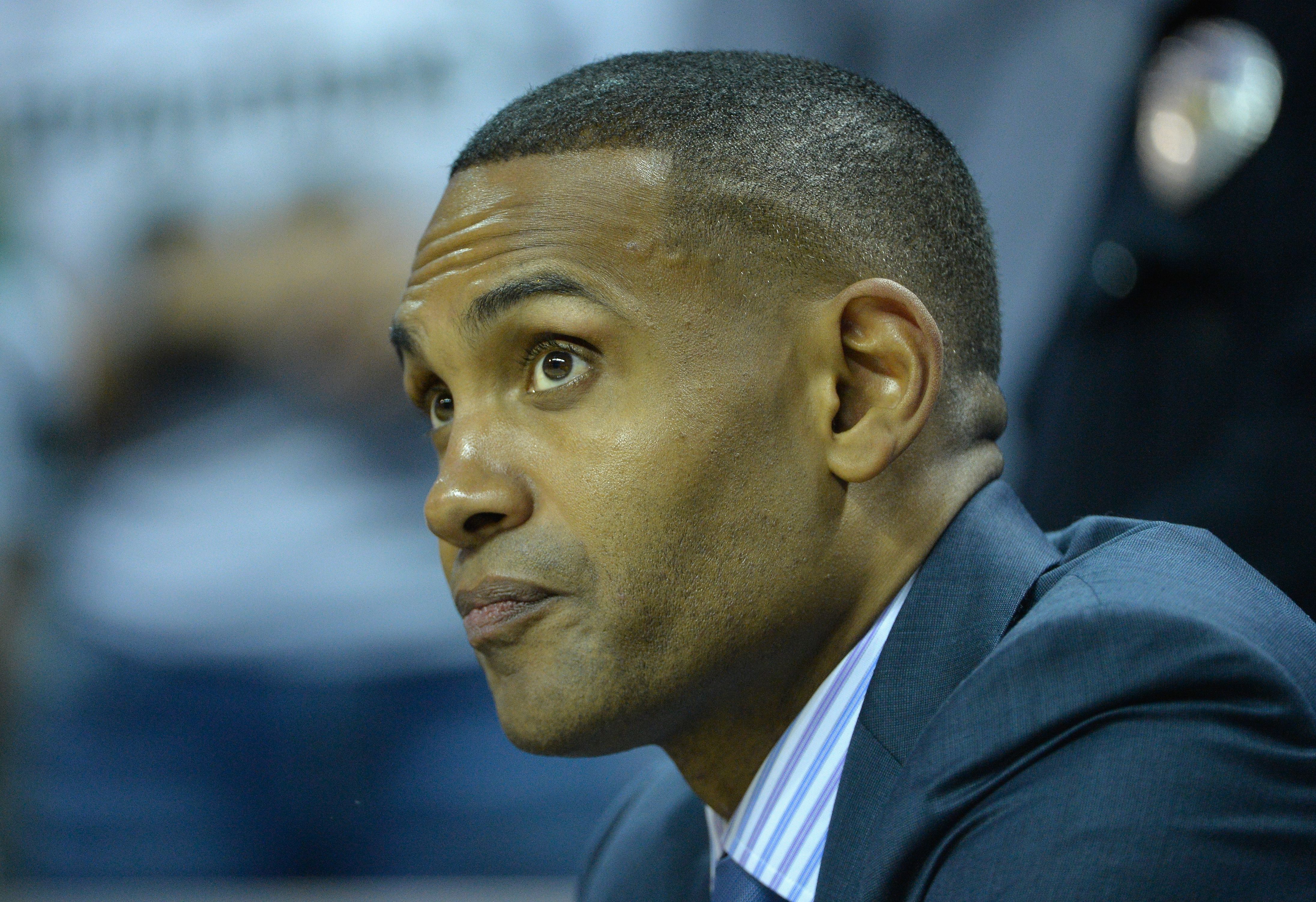 Basketball star Grant Hill campaigns for Hillary Clinton in