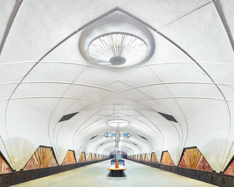 Aeroport station, which was inspired by aviation, is an example of Russian Art Deco architecture. 