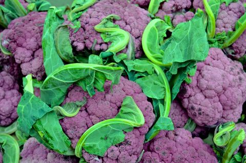Purple cauliflower is not dyed: its vibrant hue occurs naturally due to the presence of anthocyanins. 