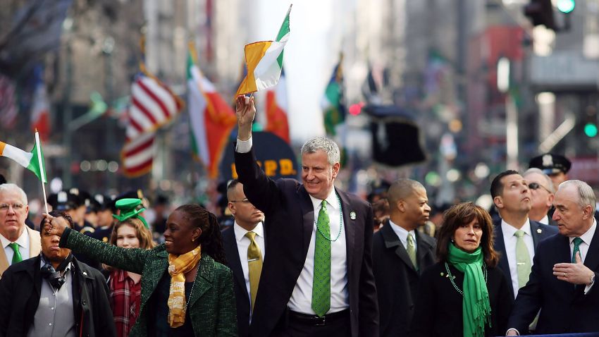 NEW YORK, NY - MARCH 17:  New York Mayor Bill de Blasio and his wife Chirlane McCray marches in the annual St. Patrick's Day parade, one of the largest and oldest in the world on March 17, 2016 in New York City. Now that a ban on openly gay groups has been dropped, Mayor de Blasio is attending the parade for the first time since he became mayor in 2014. The parade goes up Fifth Avenue ending at East 79th Street and will draw an estimated 2 million spectators along its 35-block stretch.  (Photo by Spencer Platt/Getty Images)