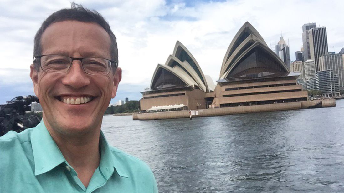 Quest completes a challenge to take a selfie in front of Sydney's most famous landmark. 