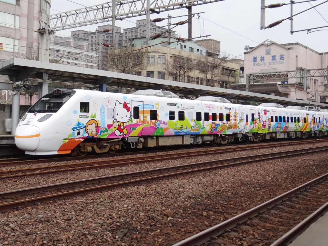 With its first enchanting round trip Monday between the cities of Taipei and Taitung, the Hello Kitty train made Taiwan 57% more adorable. 