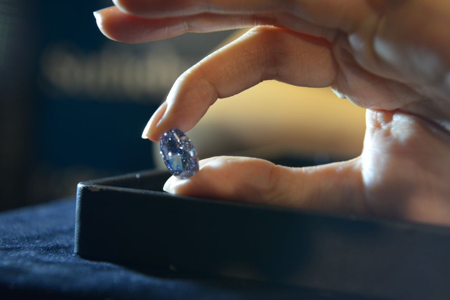 The De Beers Millennium Jewel 4 has broken auction records in Asia. 
