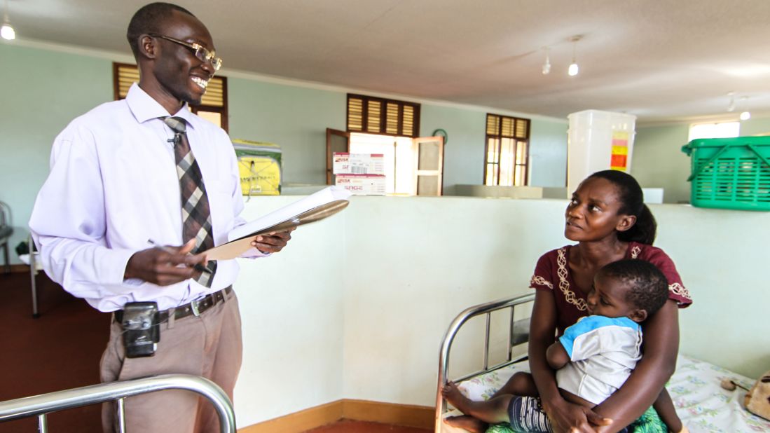 Dr. Dan, a medical officer at OneWorld Health's Masindi Kitara Medical Center, meets with a mother and her child.