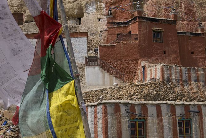 Mustang's temples display the full teachings of Buddhist doctrine: frescos with Buddhas and Bodhisattvas, tantric Mandalas, sacred books written in gold, silk Tangka and statues of Indian yogis in bronze, copper or clay.