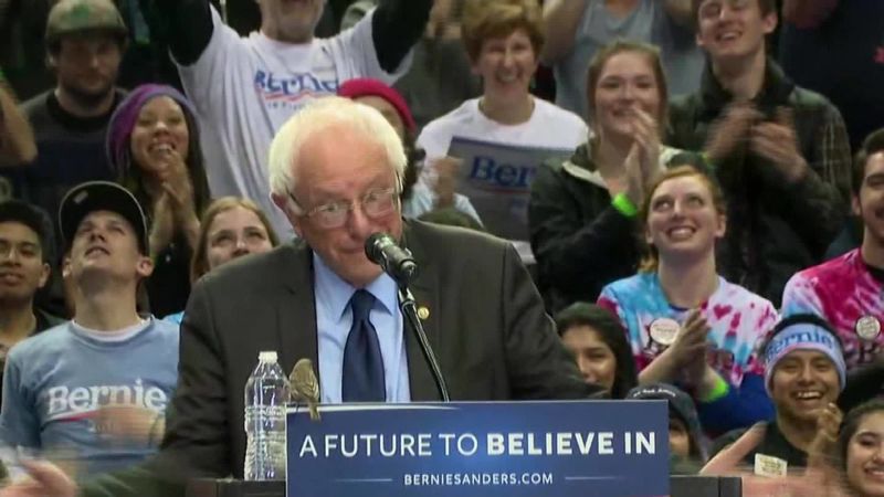 Bird Lands On Sanders’ Podium During Portland Rally | CNN Politics