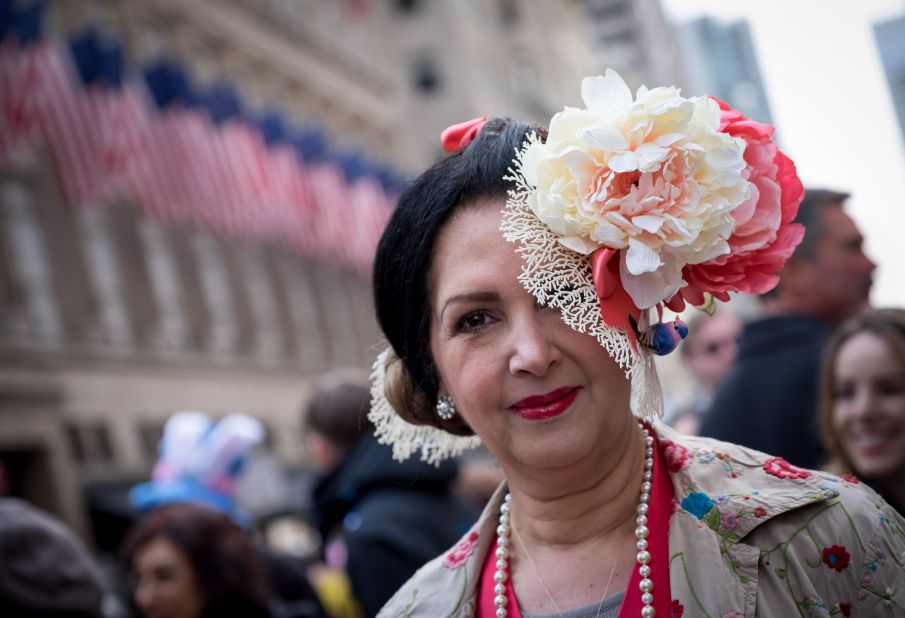 Bonnets of all varieties adorned the heads of participants. 