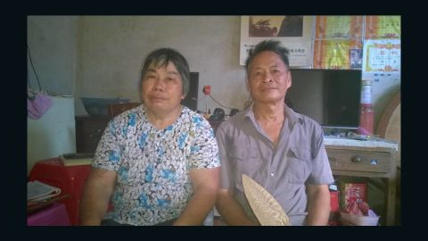 Wen Yunchao's parents Wen Shaogan, right, and Qiu Xiaohua. 