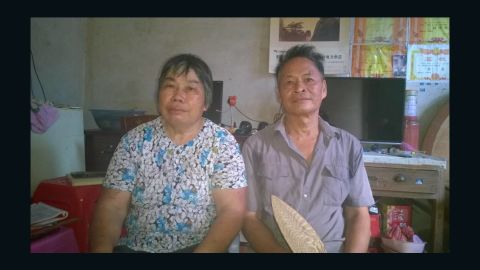 Wen Yunchao's parents Wen Shaogan, right, and Qiu Xiaohua.